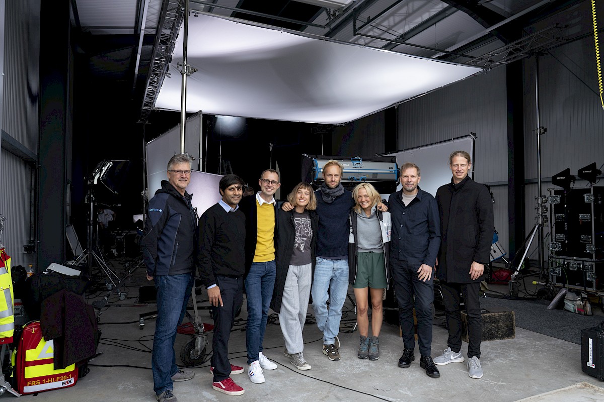 Visiting the Offtec film water tank in Schleswig-Holstein during shooting of "The Dive". Copyright: Augenschein/Georges Pauly | MOIN Filmförderung